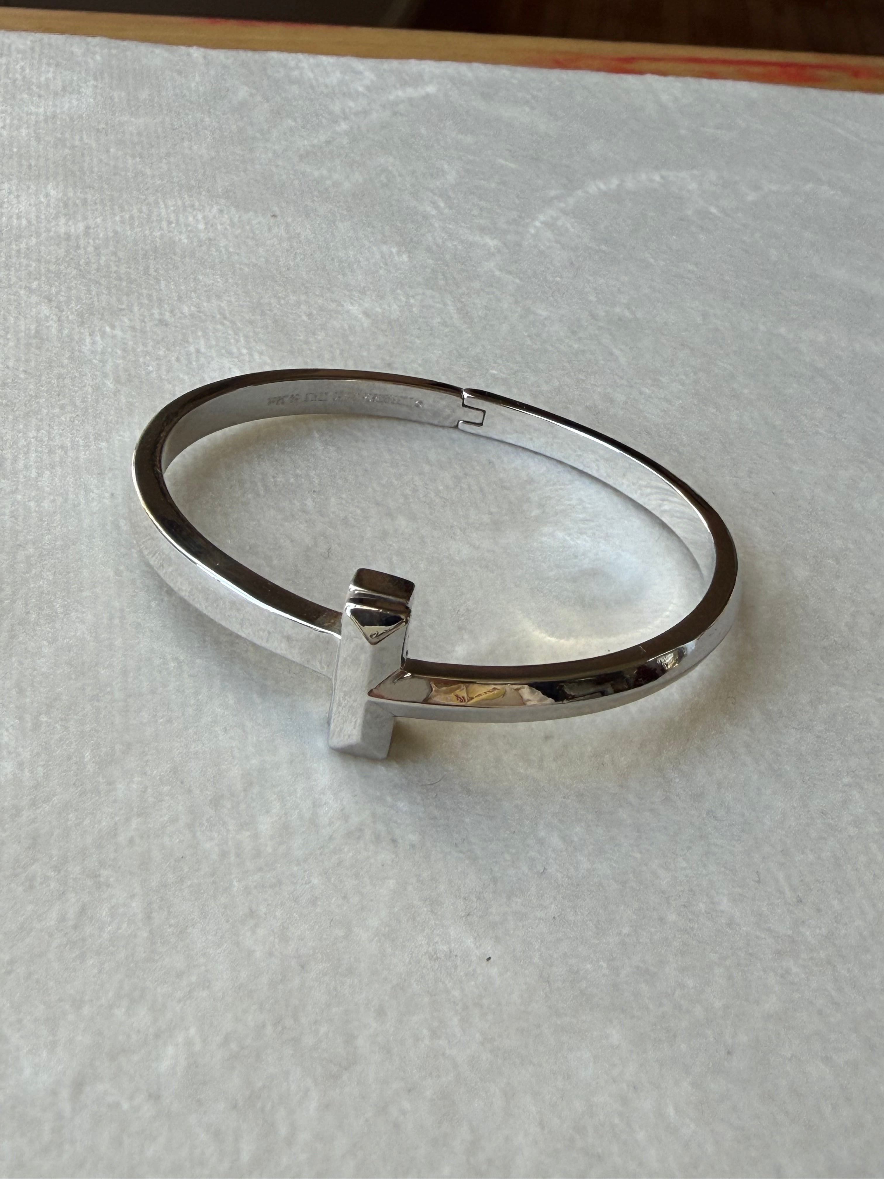 T bracelet