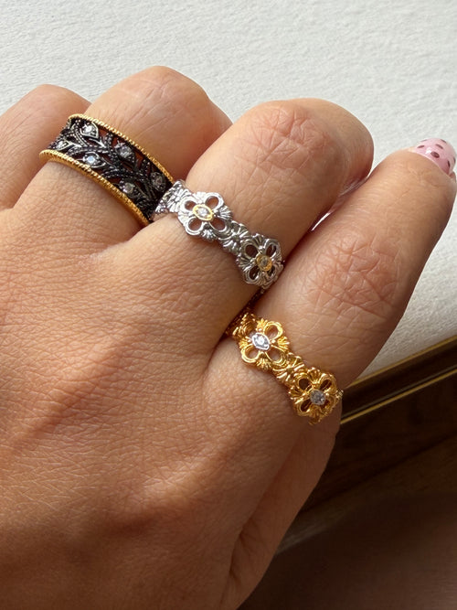 Black gold ring