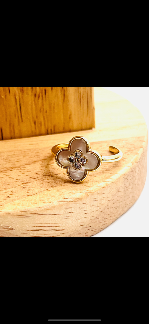 C white Ring
