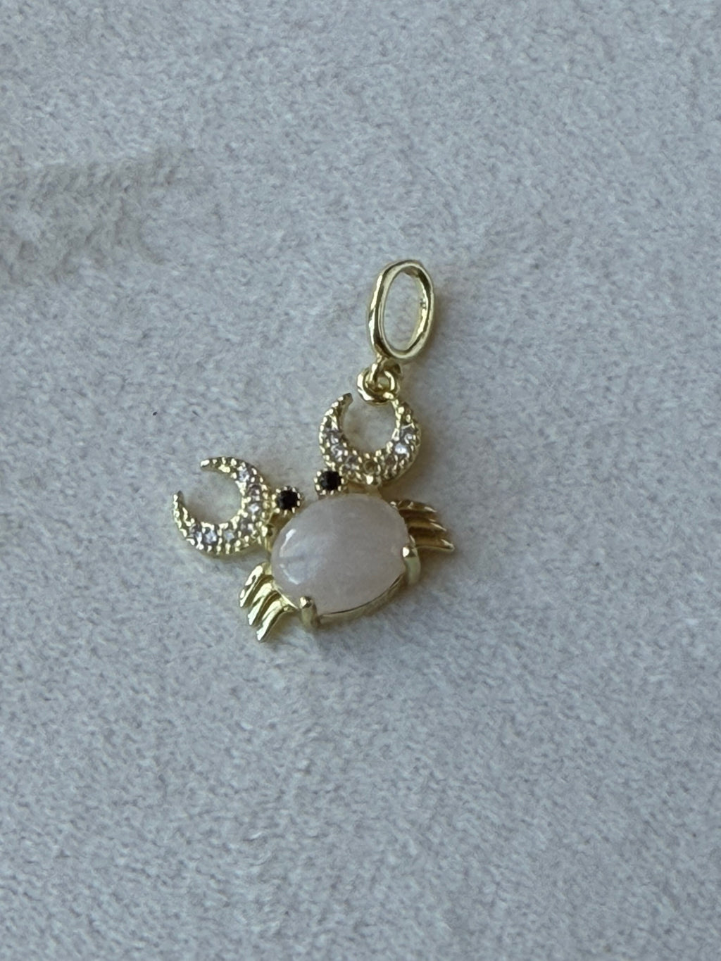 Cangrejo stone charm