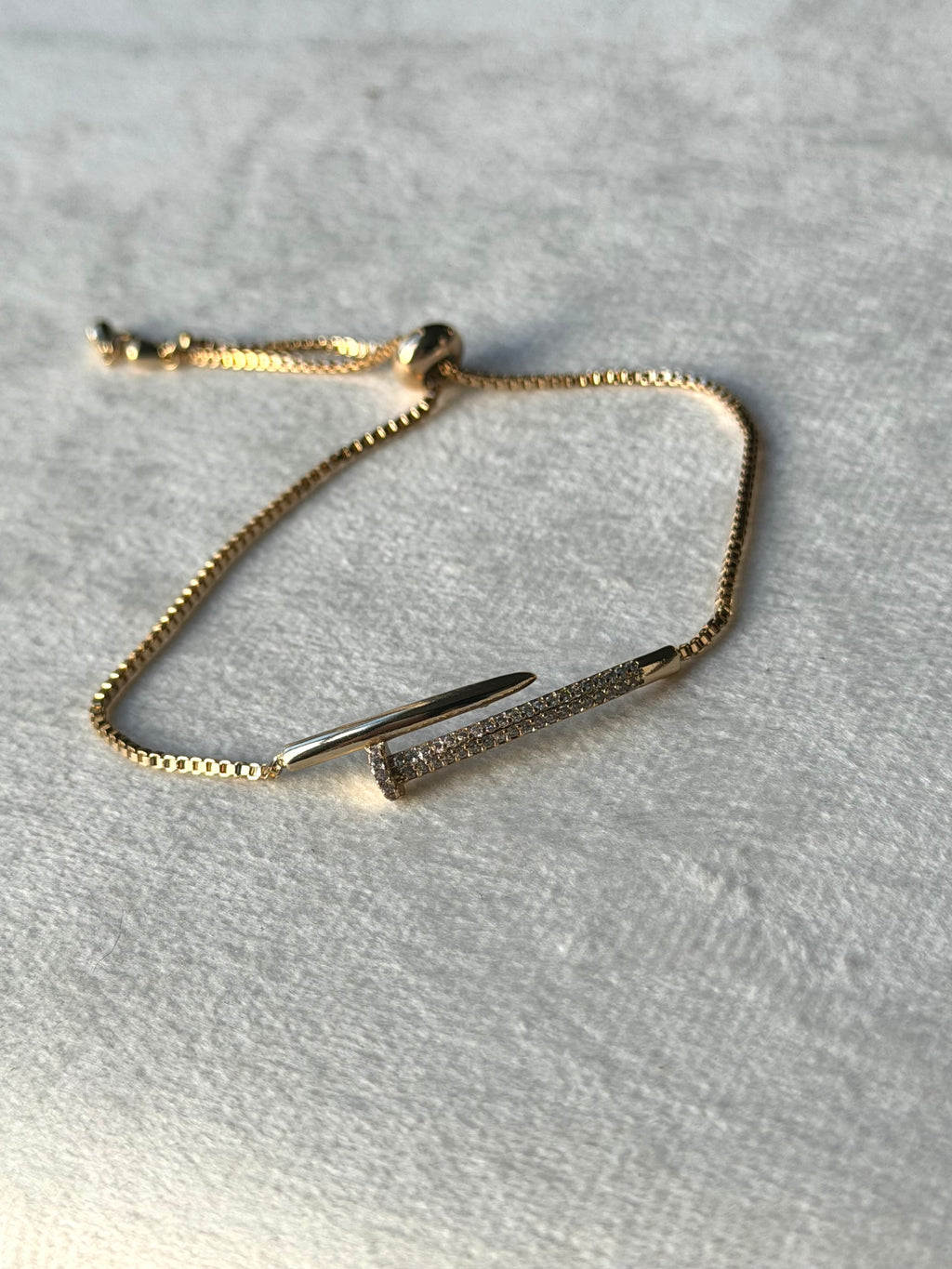 Nail ajustable bracelet