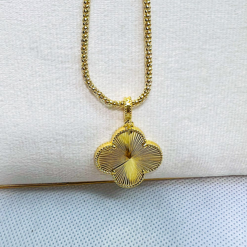 Big clover Necklace