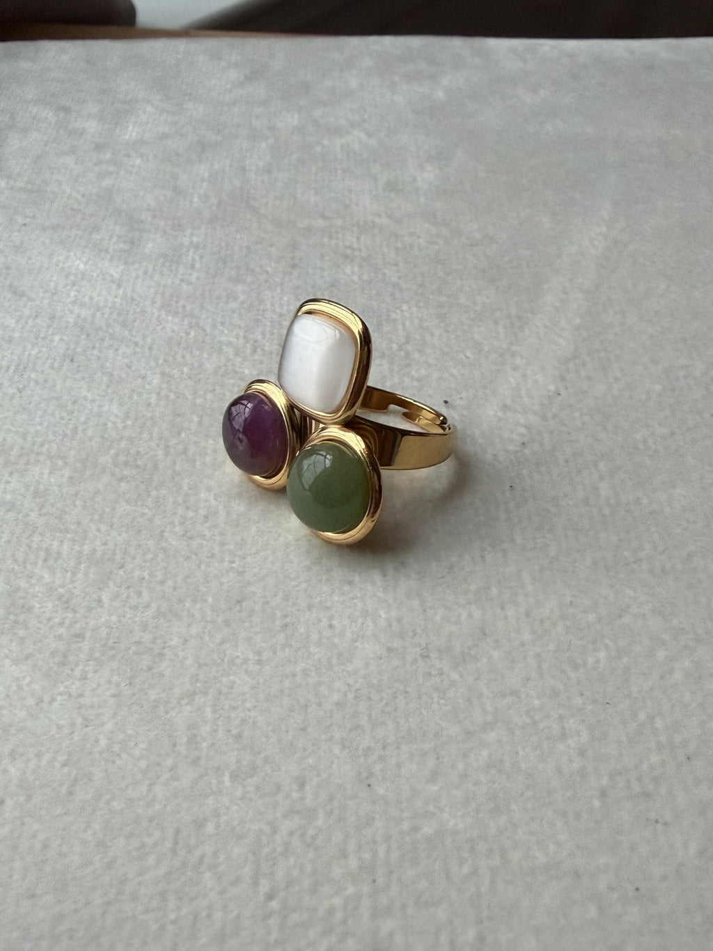 Stone trio de color Ring