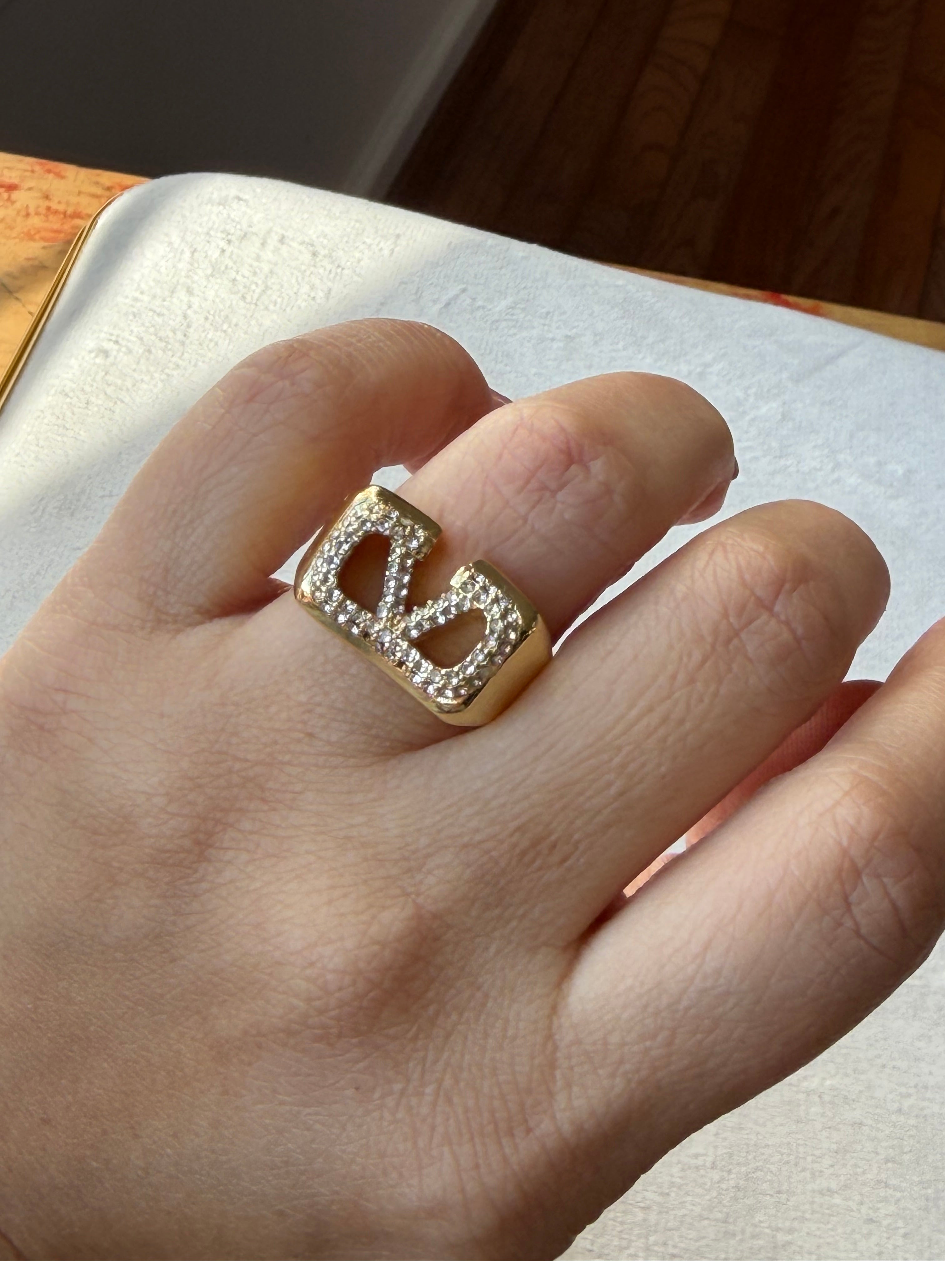 V Ring