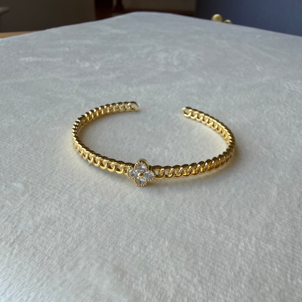 Mini clover bracelet
