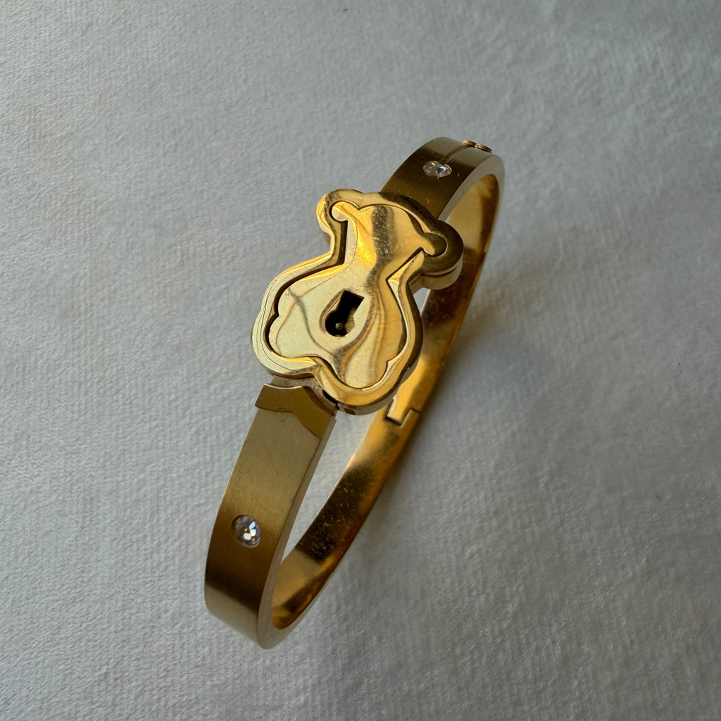 T bracelet
