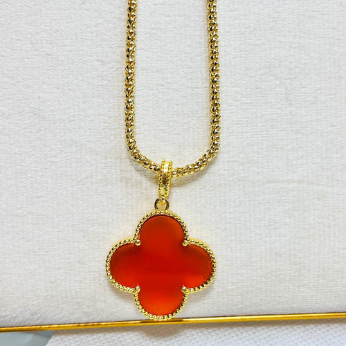 Big clover Necklace