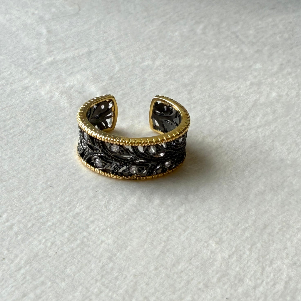 Black gold ring