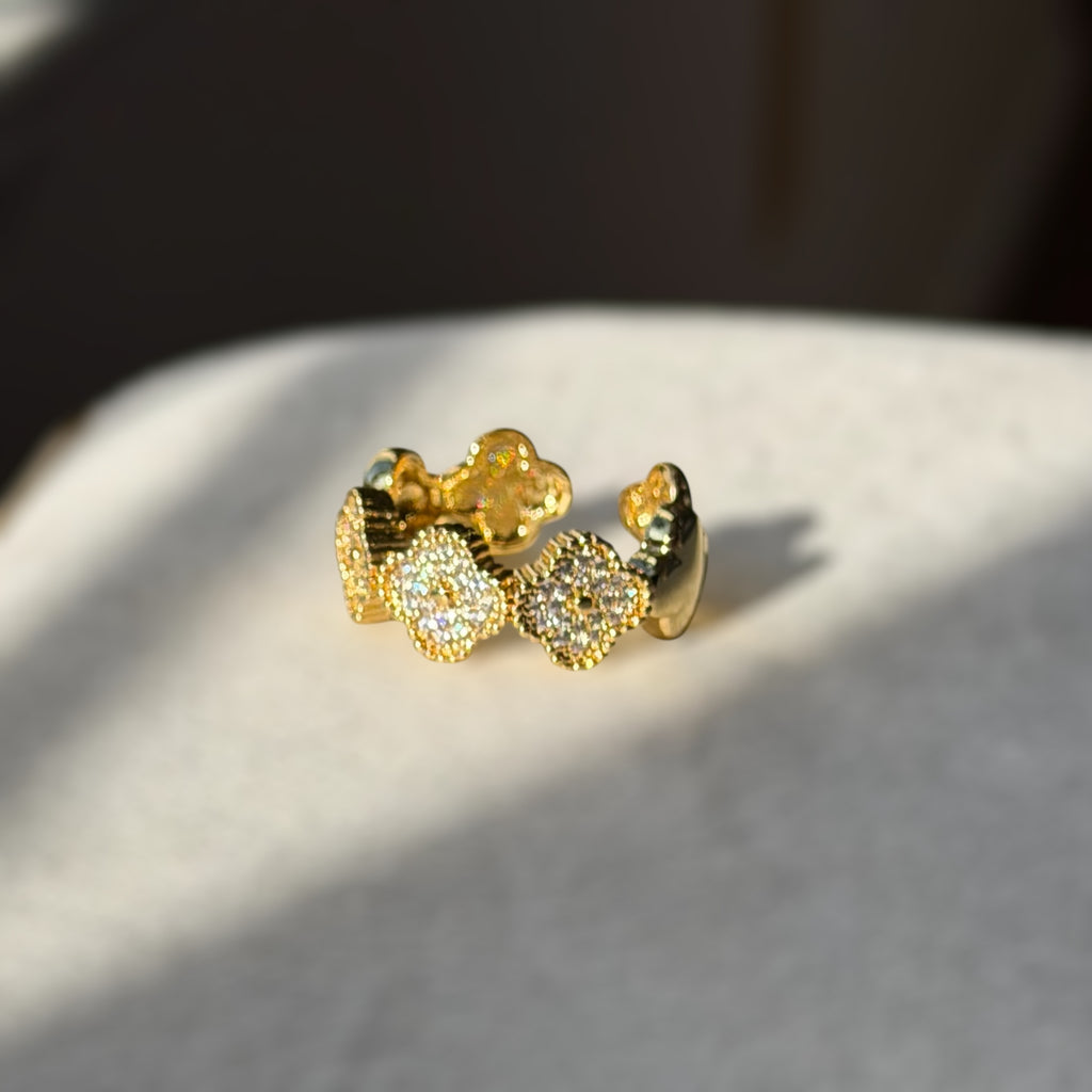 Clover circonia ring