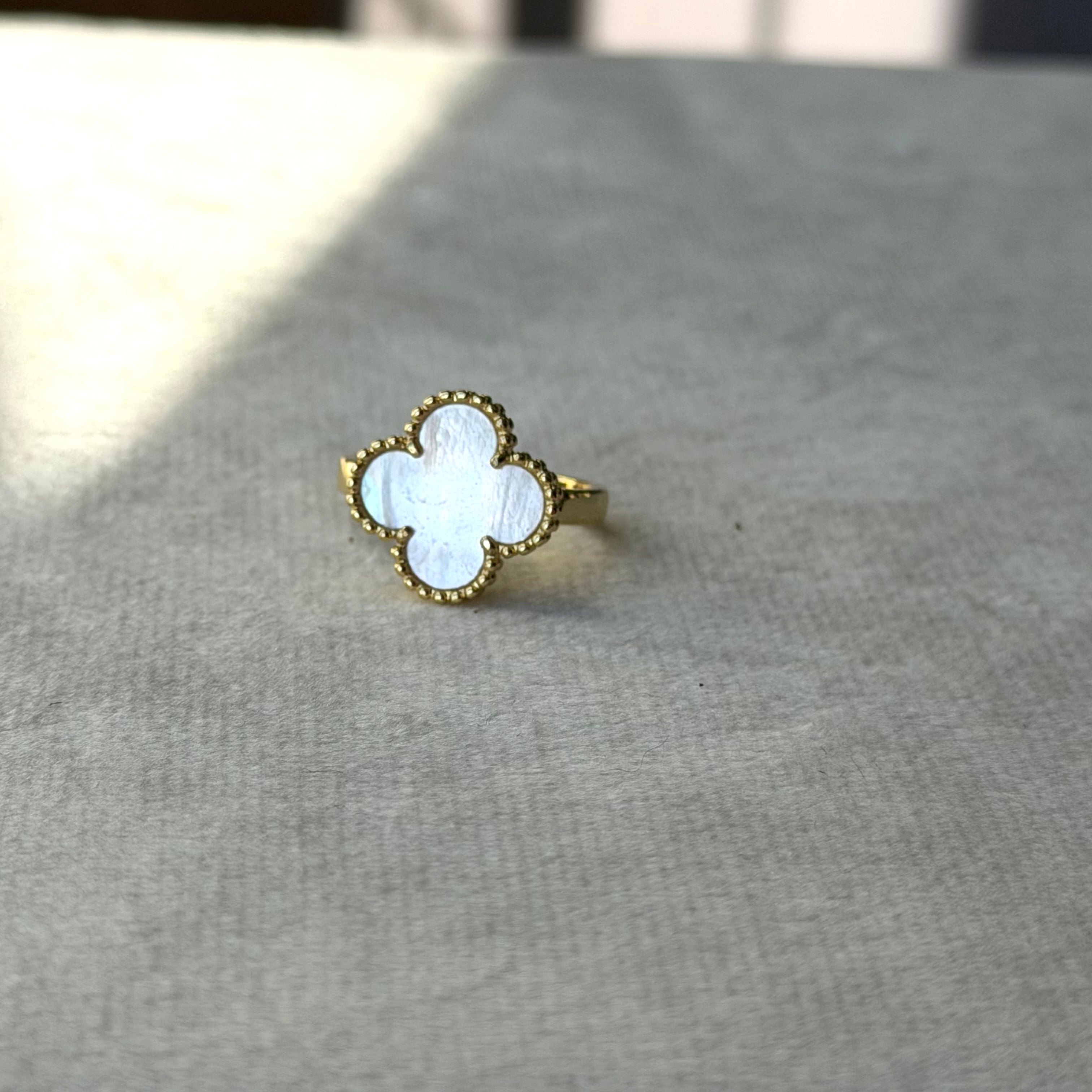 Clover Ring